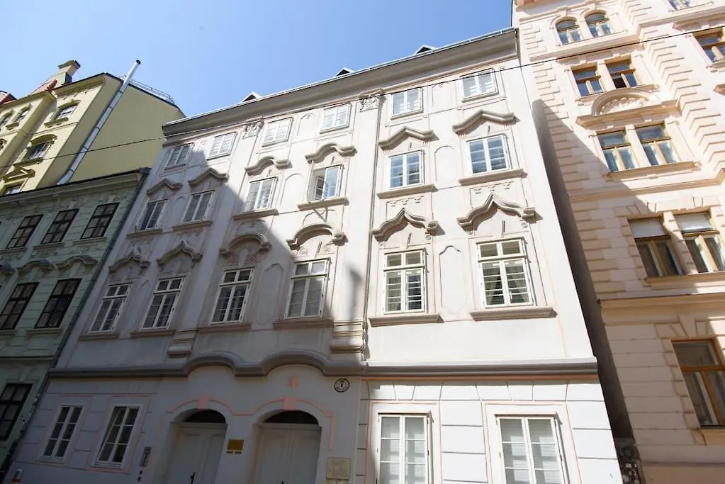 Designer Apartment - Centrally Located Vienna Austria