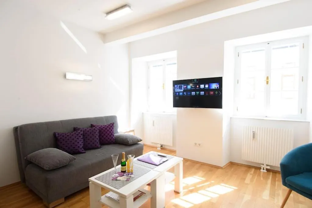 Designer Apartment - Centrally Located Vienna