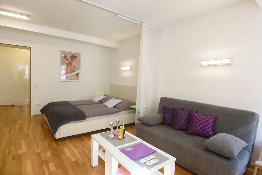 Designer Apartment - Centrally Located Vienna Austria