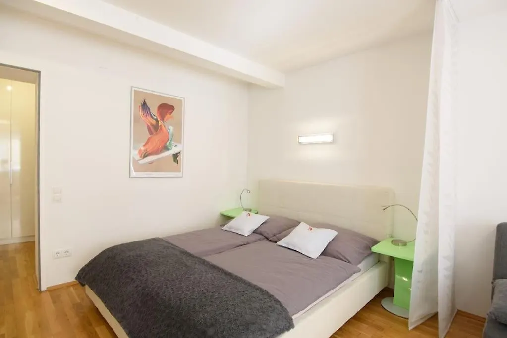 Designer Apartment - Centrally Located Vienna