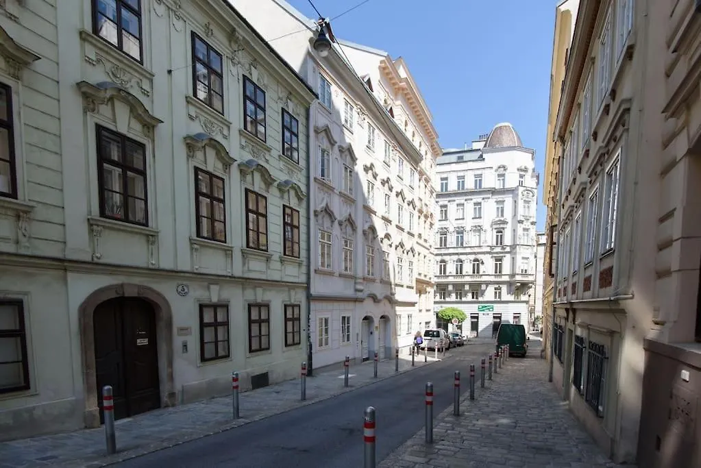 Designer Apartment - Centrally Located Vienna
